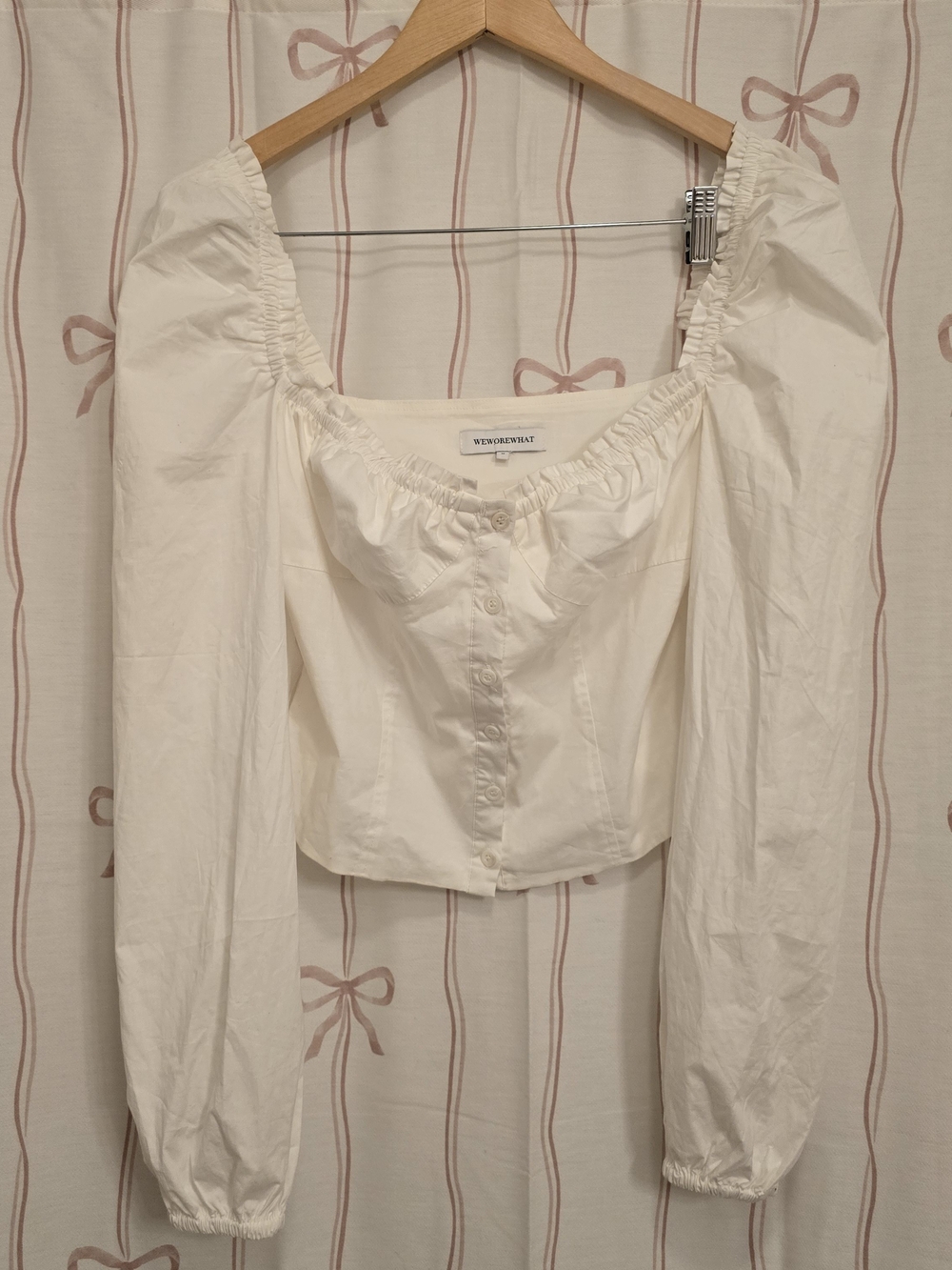 WEWOREWHAT White Puff-Sleeve Button-Front Crop Blouse